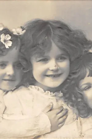 Wyprzedaż Fantasie Vintage Reliëfkaart drie meisjes Kind 1906 HC10939