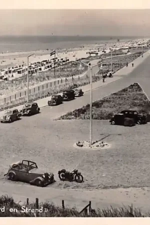 Tylko dziś Katwijk aan Zee Boulevard en Strand Auto 1951 HC10904
