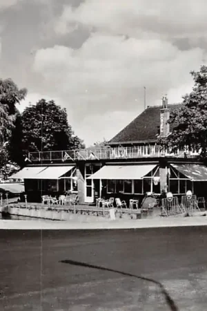 Ostatnia szansa Castricum Dorpsstraat met hotel Funadama 1964 HC10390