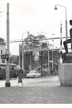 Oferta Groningen Heerebrug Bus halte Bus Auto Monument HC10433