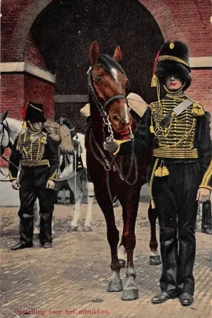 Premium Militair Opstelling voor het uitrukken Cavalerie Huzaar Soldaten 1913 HC9688