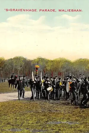 Premium Militair 's-Gravenhage Parade Maliebaan Muziekkorps soldaten 1910 HC9681