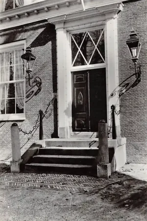 Premium Assen Hoofdingang met bordes a.d. Brink van het Ontvangershuis v.h. Prov. Museum van Drenthe 1953 HC9692
