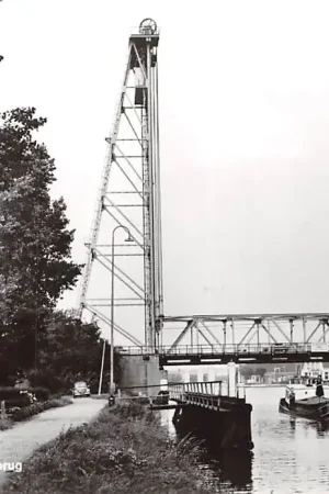 Alphen aan den Rijn Hefbrug Binnenvaart schepen Scheepvaart HC9625 Zamów teraz