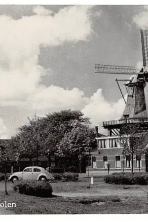 Premium Alphen aan den Rijn Molen met VW Auto HC9405