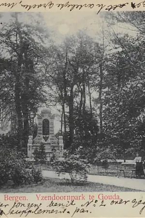 Gouda Van Bergen IJzendoorn monument in het Houtmansplantsoen 1900 HC9395 Niska cena