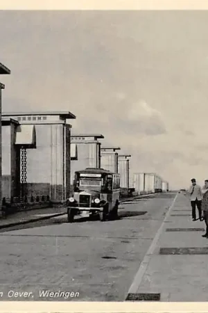 Wieringen Den Oever 1932 Bus Leeuwarden bij uitwateringssluizen Afsluitdijk IJsselmeer Friesland Flevoland HC9371 Wyprzedaż