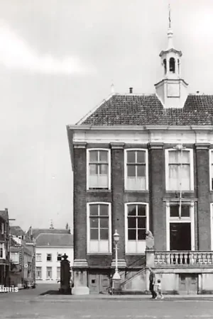 Zaltbommel Stadhuis Auto HC9359 Promocja