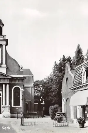 Kup teraz Driebergen R.K. Kerk met slijterij Curio Cave Van Zon 1969 HC9187