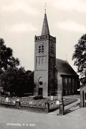 Tylko dziś Opperdoes Ned. Hervormde Kerk met begraafplaats 1965 HC9145