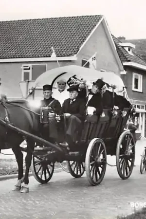 Borger Op weg naar de Boerenbruiloft Paard en wagen Klederdracht Vintage HC9048 Niska cena