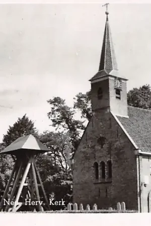 Oosterwolde Ned. Hervormde Kerk met begraafplaats HC8895 Darmowa dostawa