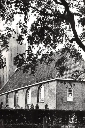 Allingawier Ned. Hervormde Kerk met begraafplaats Exmorra HC8921 Najlepsza cena