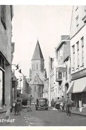 Montfoort Hoogstraat met auto HC8915 Ostatnia szansa