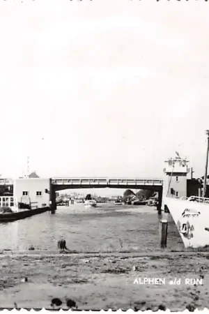 Alphen aan den Rijn Molenaarsbrug met rondvaartboot Avifauna Schepen HC8734 Oferta limitowana