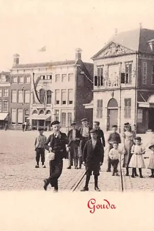 Gouda Markt en Waag voor 1906 tramrails HC8836 Premium