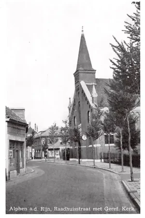 Alphen aan den Rijn Raadhuisstraat met Gereformeerde Kerk HC7994 Ekspresowa dostawa