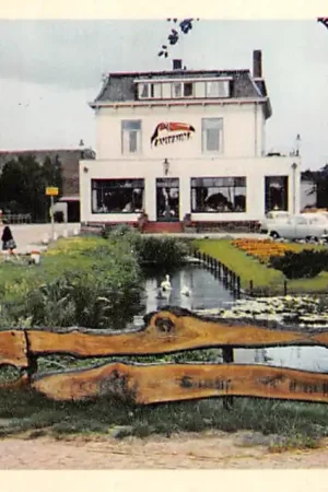 Premium Alphen aan den Rijn Avifauna Café Restaurant met Vogelpark Zoo Dieren 1960 HC8249
