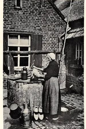 Niska cena Noord-Brabant Dorpsleven De lest pan is schoon en het werk an kant Klederdracht Vintage HC6752