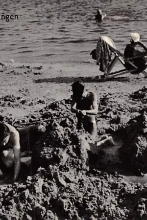 Tylko dziś Scheveningen Groeten uit met badgasten en spelende kinderen op het strand en in de zee HC6462