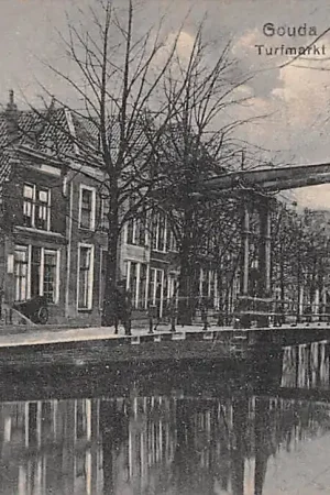 Gouda Turfmarkt Blauwstraat Vrouwebrug Binnenvaart schepen HC6445 Szybka dostawa