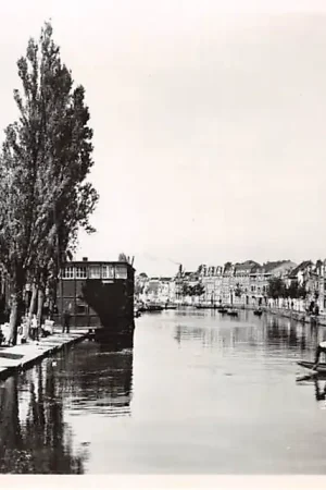 Rabat Gouda Bleekerssingel Houtmansgracht met Groenteveiling en Ambachts school IJsverkoper 1946 HC6415