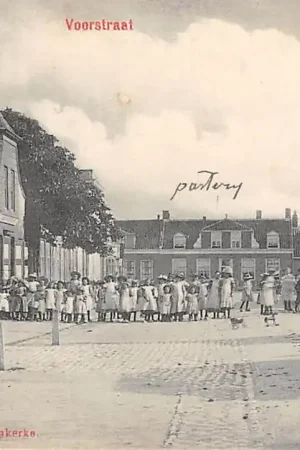 Wissenkerke Voorstraat met volk en kinderen HC6236 Premium