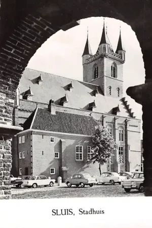 Premium Sluis (ZL) Stadhuis met auto 1966 HC6123