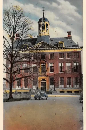 Bezpieczna płatność Leeuwarden Stadhuis met auto 1953 HC5748