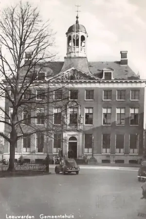 Leeuwarden Gemeentehuis met auto 1958 HC5580 Oryginalny