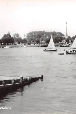 Wysoka jakość Schoonhoven Lek gezicht op de stad Binnenvaart Zeil schepen HC4923