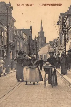 Scheveningen Keizerstraat 1918 met volk en klederdracht Vintage 's-Gravenhage HC4847 Oferta