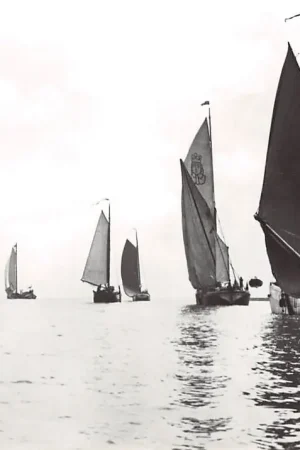 Amsterdam Authentieke schepen weer onder zeil Land. ver. Het zeilend bedrijfsvaartuig Scheepvaart Binnenvaart schepen HC4560 Premium
