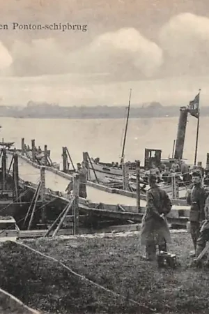 Dordrecht Militair Ons Bruggendepot Schipbruggedeelte van een Ponton-schipbrug Sleepboot Binnenvaart schepen Scheepvaart HC4454 Darmowa dostawa