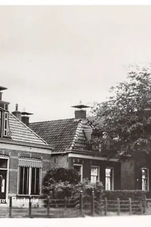 Oosterend (FR) Gereformeerde Kerk met Pastorie 1946 HC4293 Ekspresowa dostawa