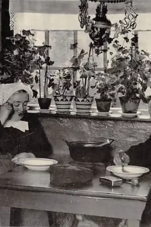 Premium Noord-Brabant Dorpsleven Haaren Boer en boerin aan de maaltijd Vintage Klederdracht HC4171