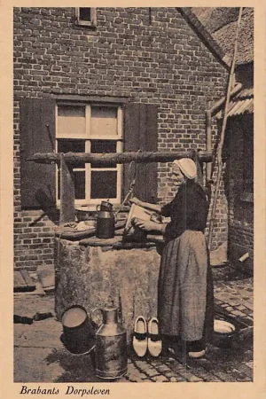 Szybka dostawa Noord-Brabant Dorpsleven Vrouw aan de vaat bij de put Klederdracht Vintage HC4121