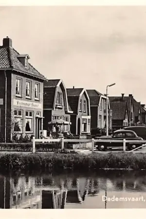 Dedemsvaart Julianastraat noordzijde met Restaurant Kiewiet en auto 1955 HC4030 Darmowa dostawa