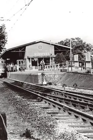 Nunspeet Station met trein Spoorwegen HC4027 Promocja