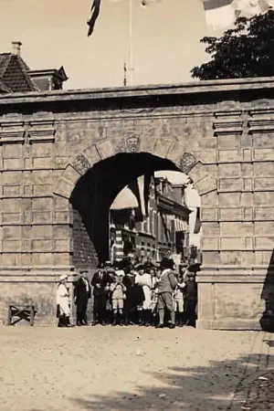 Groningen Damsterdiep Fotokaart Feest bij de stadspoort HC3769 Popularny