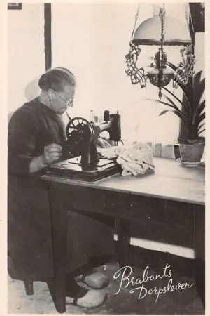 Szybka dostawa Noord-Brabant Dorpsleven Vrouw achter naaimachine HC3569