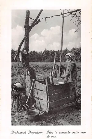 Noord-Brabant Dorpsleven Nog 'n emmertje veur de was Klederdracht Vintage HC3549 Najlepsza cena