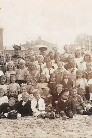 Scheveningen Gouda 1930 Uitstapje zondagsschool Leger des Heils uit Gouda Strand HC3345 Premium