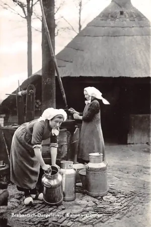 Kup teraz Noord-Brabant Dorpsleven Kannen schuren Klederdracht Vintage HC3506
