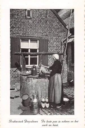 Noord-Brabant Dorpsleven De leste pan is schoon en het werk an kant Vintage Klederdracht HC3474 Oferta