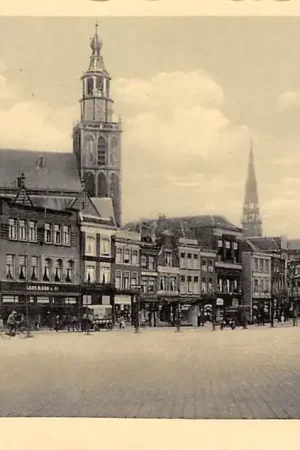 Gouda Markt 1942 Stadhuis Winkels en St. Jan HC3089 Premium