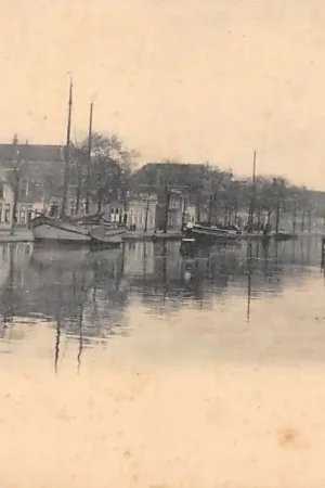 Premium Gouda Kattensingel met binnenvaart schepen voor 1906 HC2944