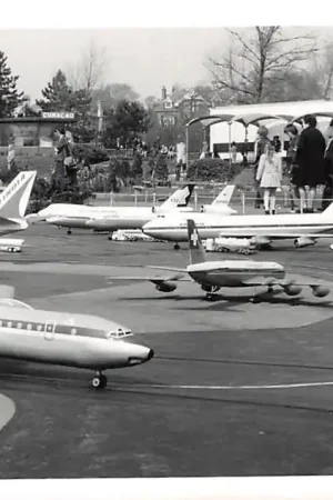 's-Gravenhage Fotokaart Madurodam Vliegveld met vliegtuigen Den Haag HC2820 Tylko dziś