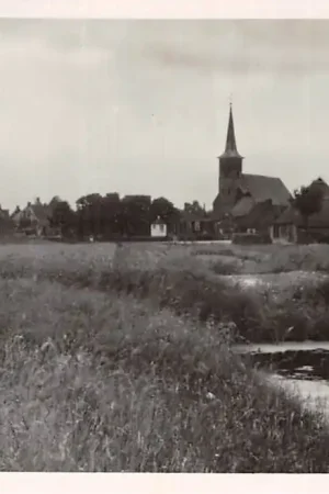 Ee Gezicht op Ee met molen en kerk Naast Dokkum 1955 HC2447 Wyprzedaż