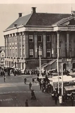 Groningen Stadhuis Markt dag met kramen 1949 HC2442 Premium